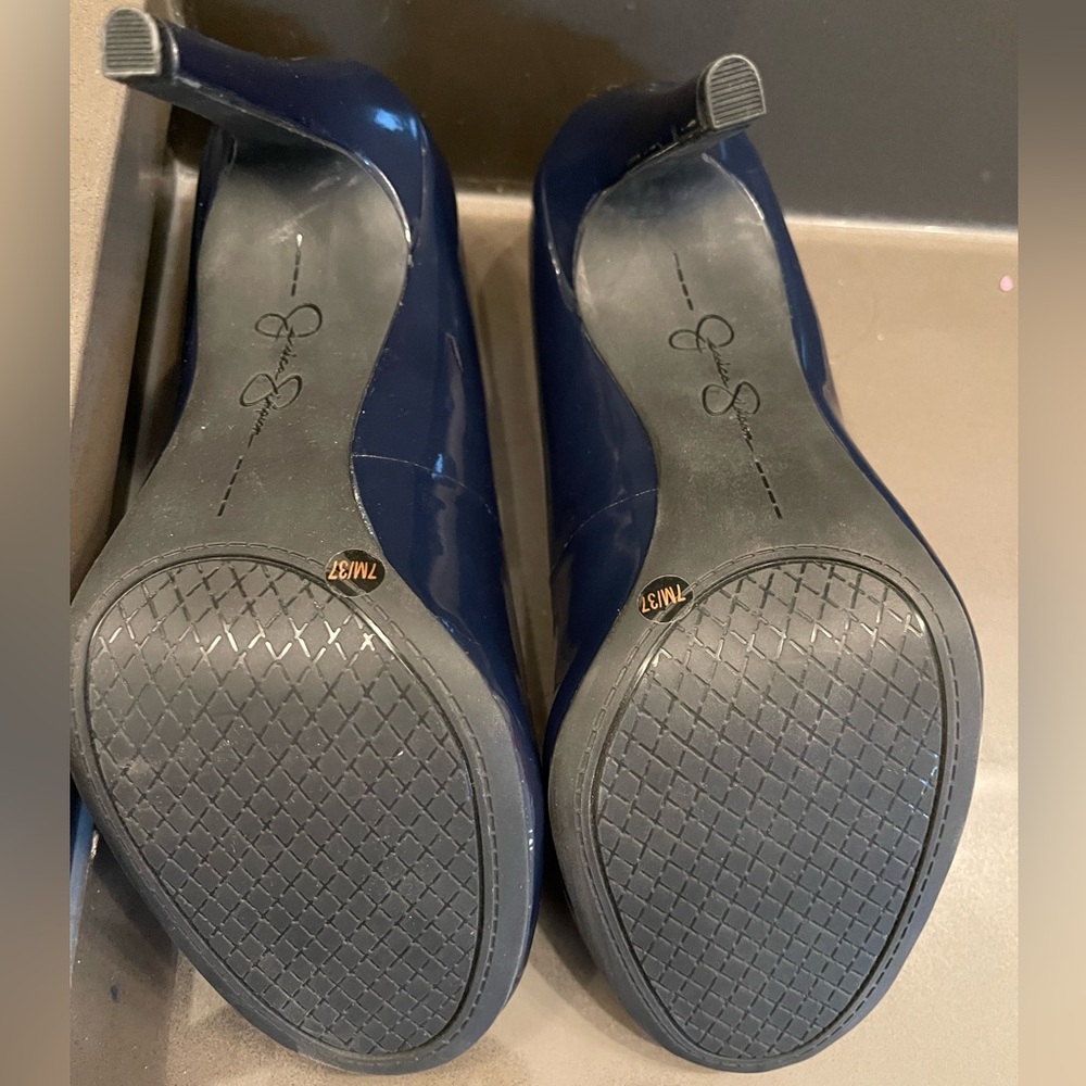 Jessica Simpson Elegant Navy Patent High Heel Pumps | Round Toe Size 7 | New - Picture 4 of 4